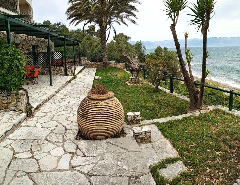 Grekis Hotel and Apartments