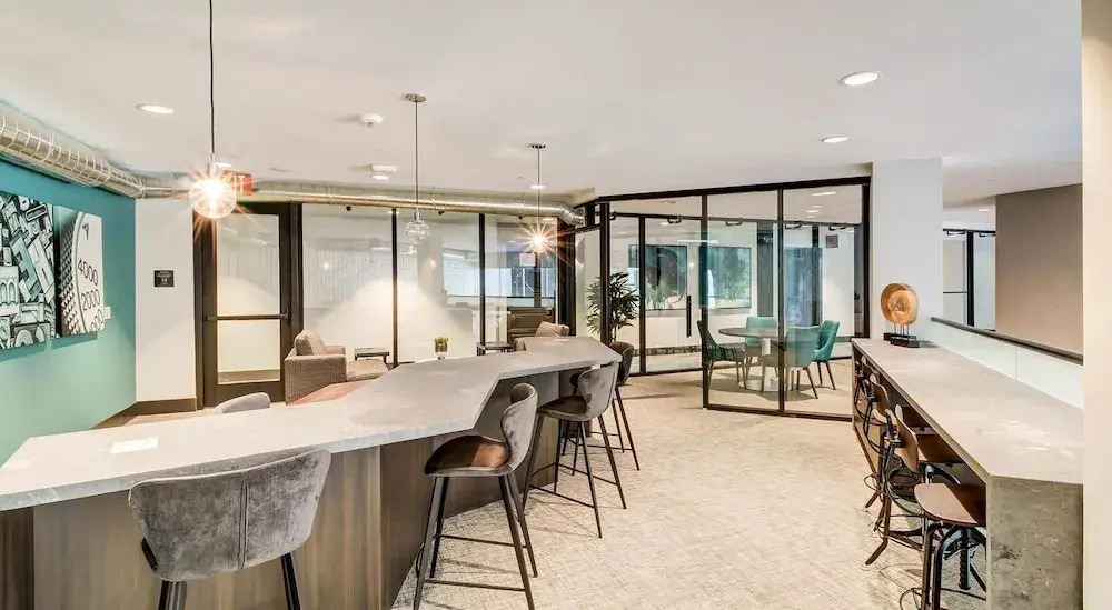 Landing Stylish 1BD Gym Clubhouse