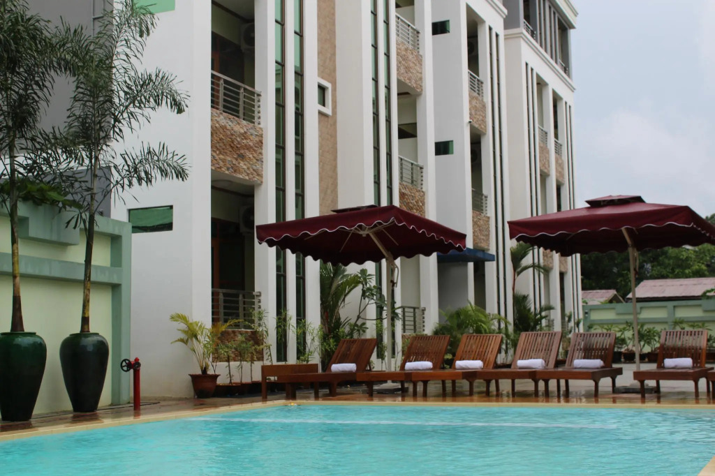 Ten Mile Hotel