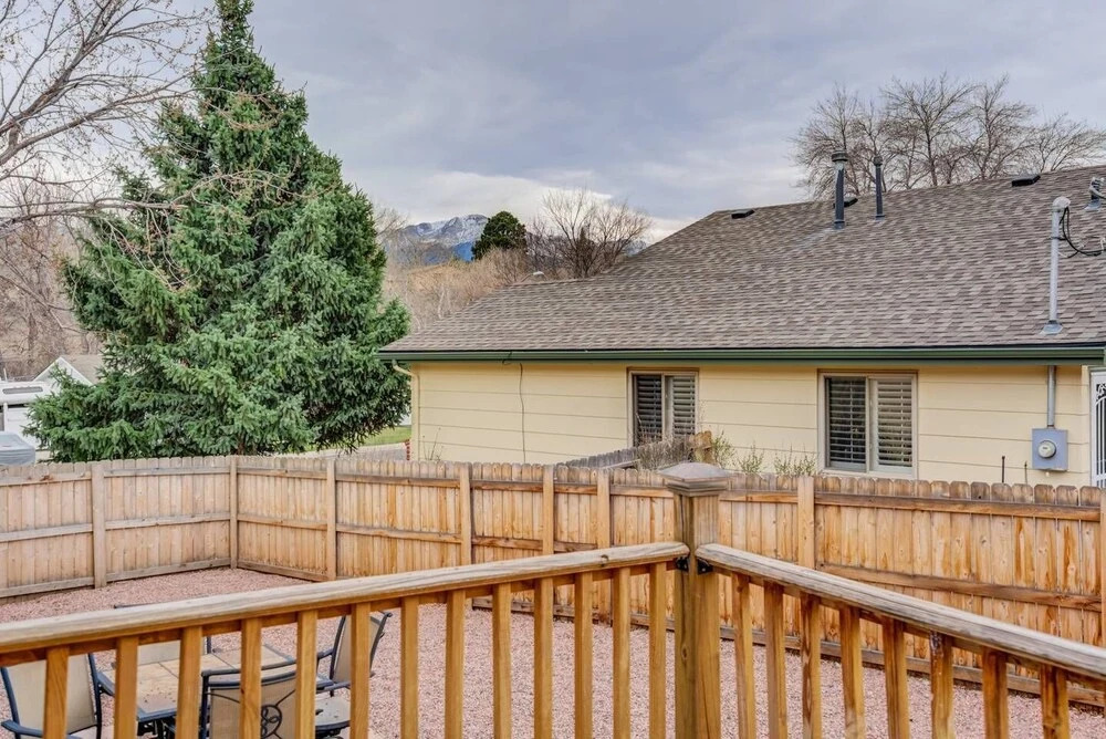 4BR Dog Friendlygarden of the Godsbbq Grill!