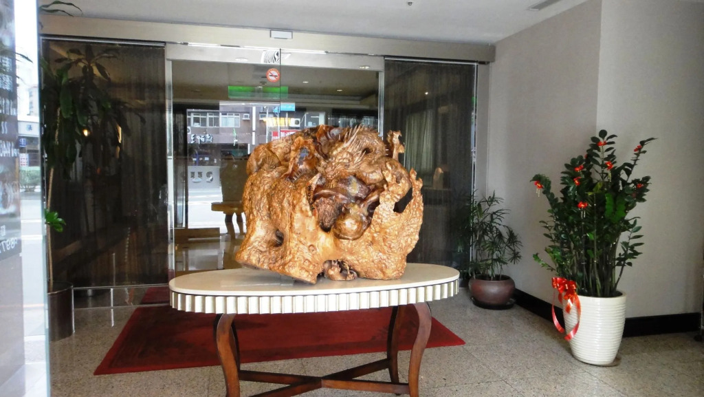 Nisus Hotel