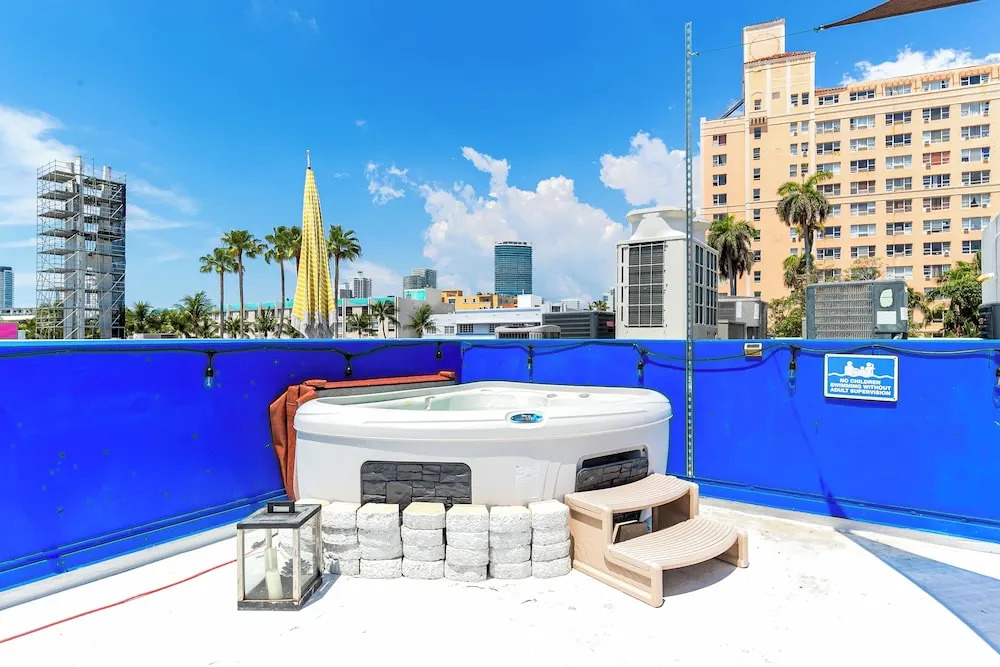 2 Bedroom 2 Bath Loft with Exclusive Rooftop & Hot Tub