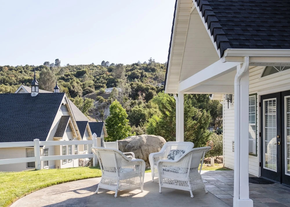 Hounds Tooth Inn