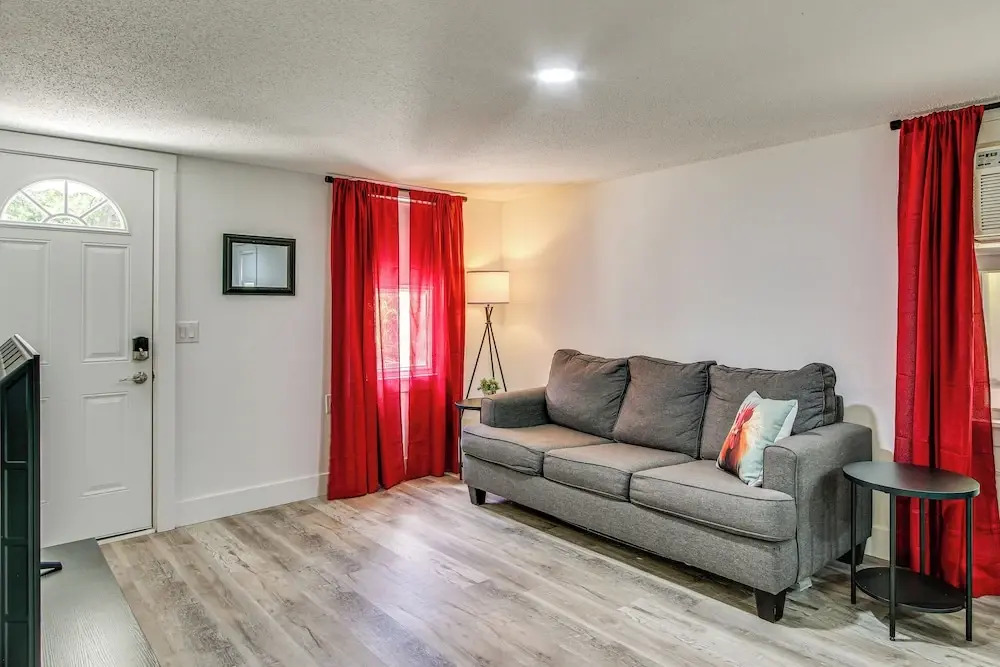 2 Mi to USC Campus: Peaceful Apartment w/ Yard