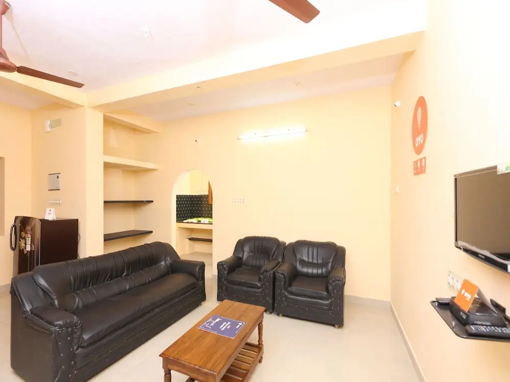 OYO 15128 Home Elegant 2BHK Near Boat House