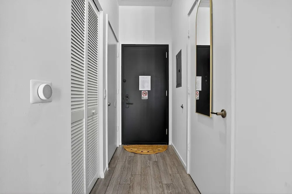 Downtown Miami Skyline Balcony Penthouse Suite Near Port Luxe Pad