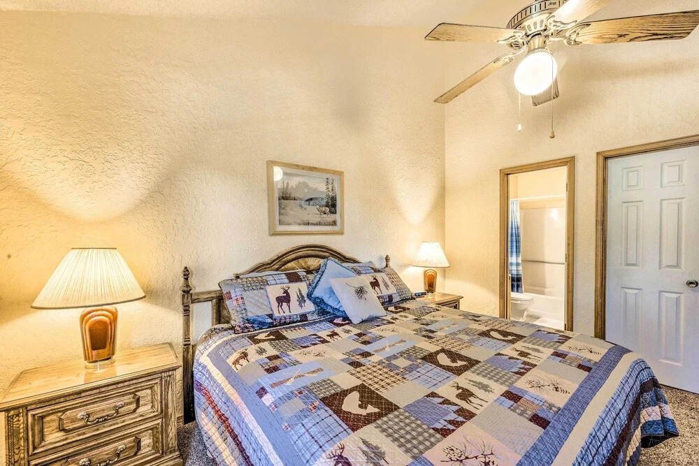 Quiet Ruidoso Getaway ~ 18 Mi to Ski Apache!
