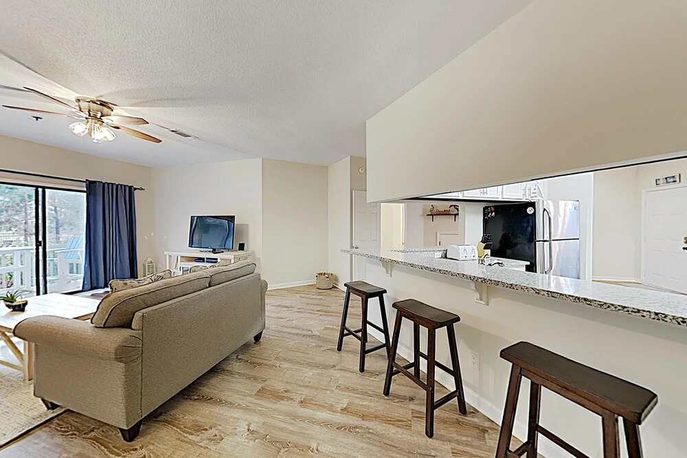 New Listing! All-Suite W/ 3 Pools - Walk To Beach! Townhouse