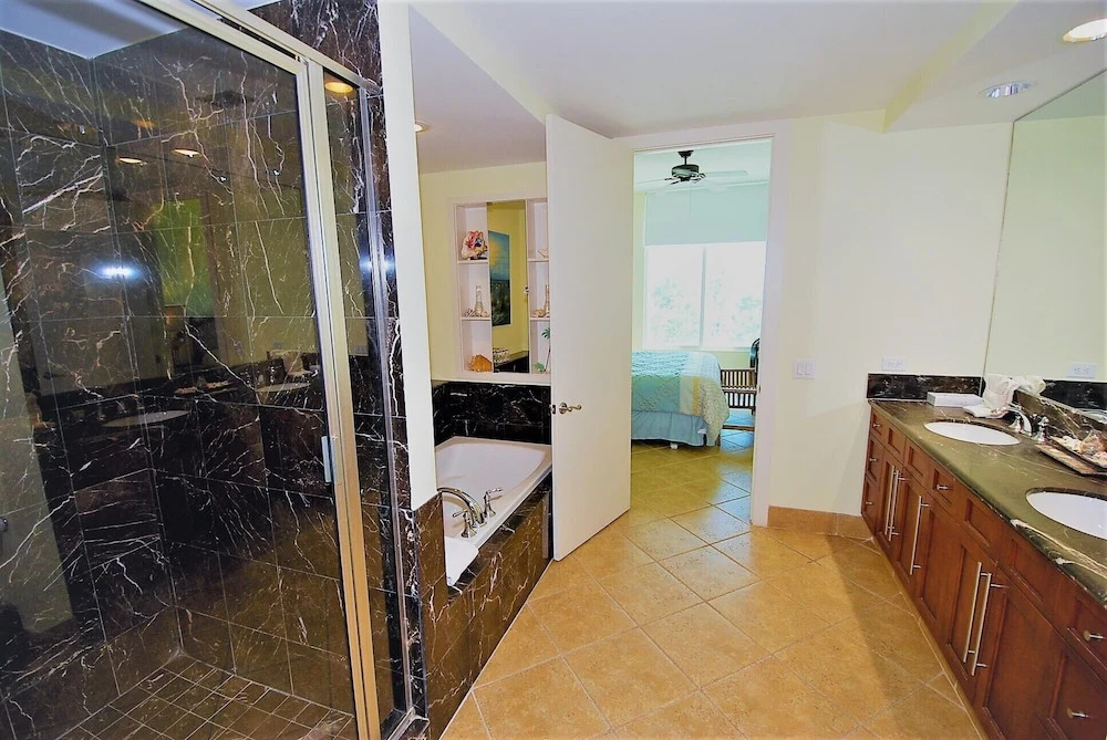 Sapphire Condo & Spa Unit #304 3 Bedrooms 2.5 Bathrooms Condo