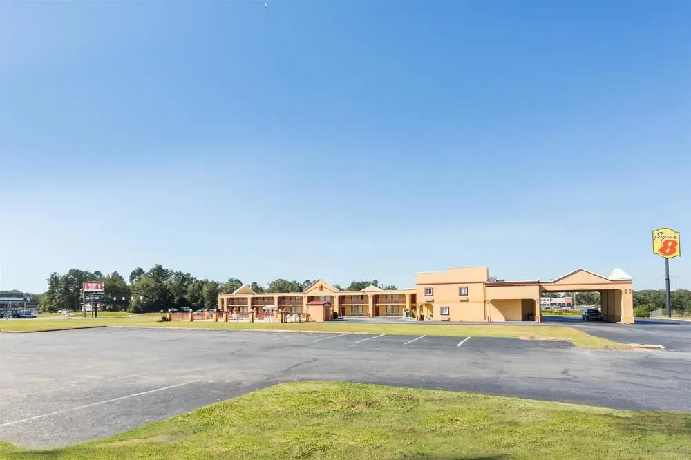 Super 8 Motel - Forsyth