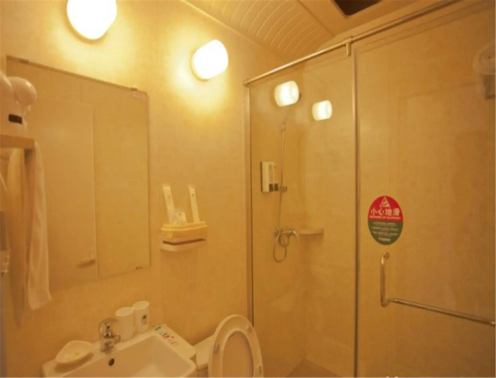 GreenTree Inn Liaoning Dalian Railway Station South Shengli Square Express Hotel