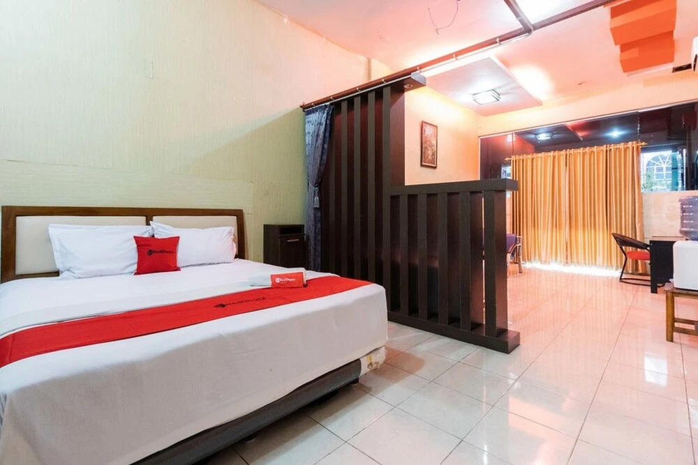 RedDoorz Syariah near Plaza Medan Fair 2