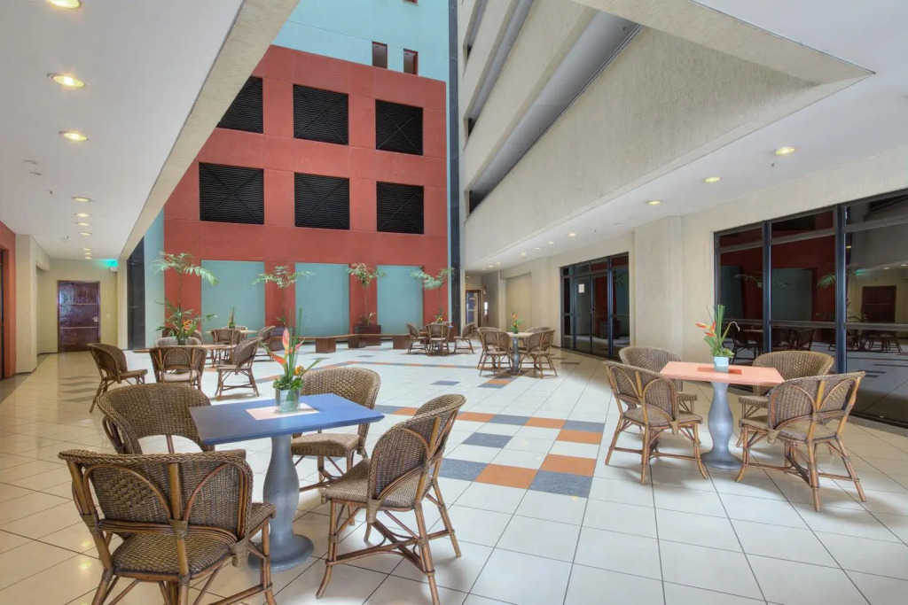 Iate Plaza Hotel