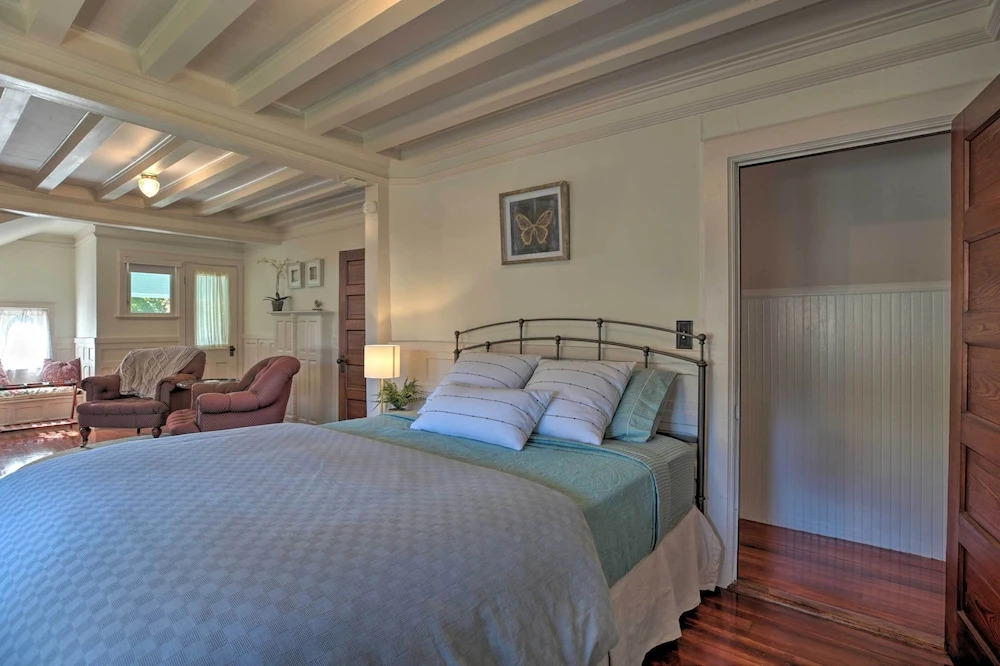Luxe Lake Geneva Retreat in Downtown!
