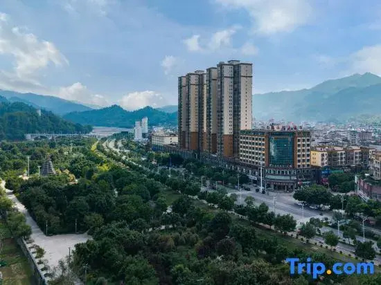 Rongjiang Shangpin International Hotel (Guzhou Dahekou Wharf Branch, Village Super Football Stadium)