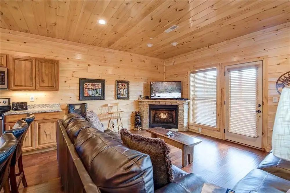 Damrons Dream 5 Bedroom Mountain View Home with Hot Tub