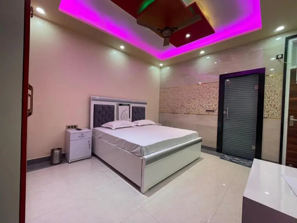 OYO 80695C Hotel Sangam