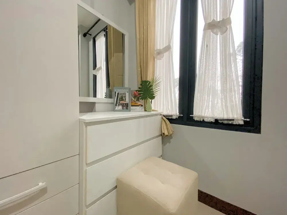 Minimalist And Cozy 1BR at Royal Heights Apartment