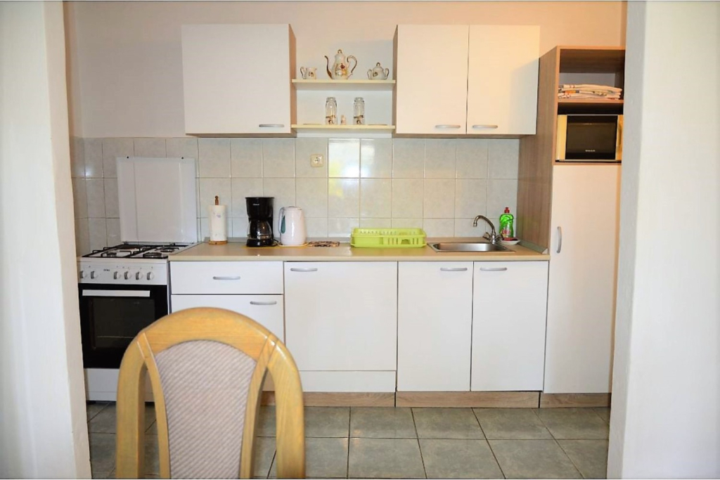 Apartment Anka - 50m from pebble beach: A1 Poljica (Marina), Riviera Trogir
