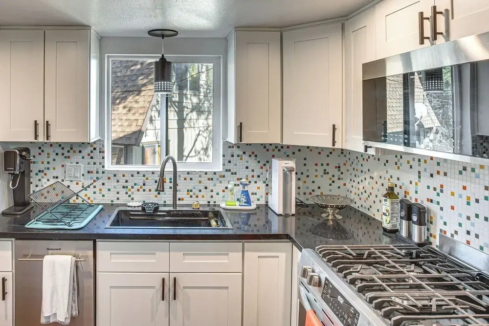 7 Mi to Bear Mountain Ski Resort: Home w/ Hot Tub