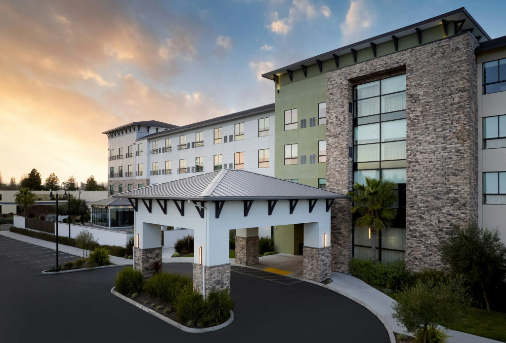 Hotel Centro Sonoma Wine Country, Tapestry Collection Hilton
