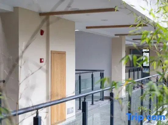 Wunvzhou Dreamless Lake Resort Hotel