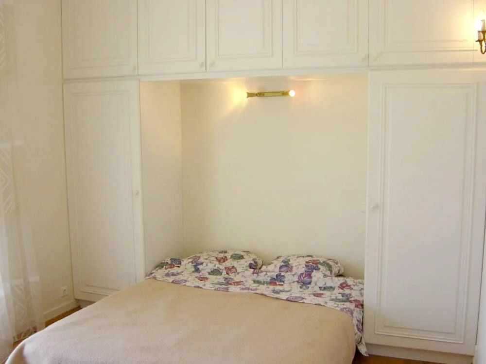 Studio in Cannes, With Wonderful sea View, Enclosed Garden and Wifi -