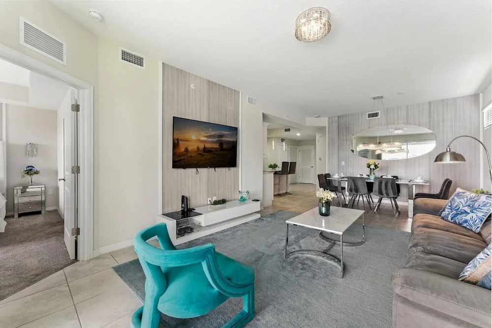 Beautiful Lakeview Retreat Near Disney