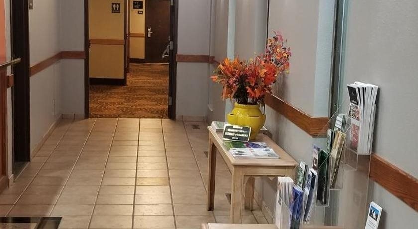 Hometown Inn & Suites