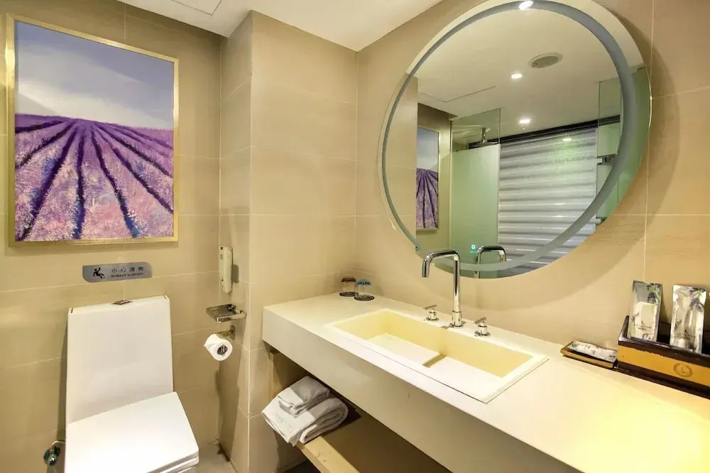 Lavande International Hotel Wuhan Jiedaokou University of Technology Mafangshan Campus Branch