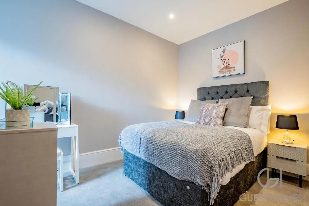 Worcester 1 Bed Apartment With Private Entrance