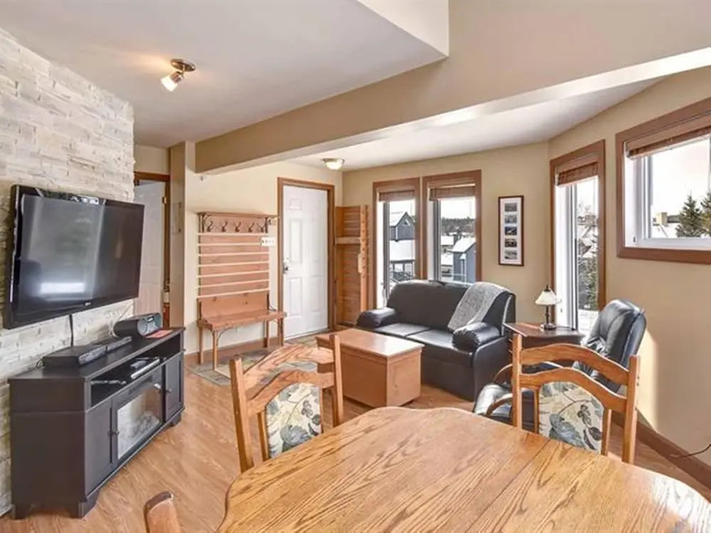 GLOBALSTAY. Bright Condo near the Lake