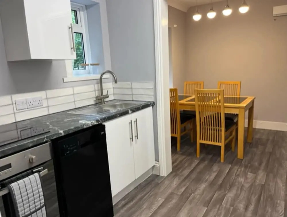 Blaydonburn - Sleeps 4,5 - Parking - Hottub - Yard