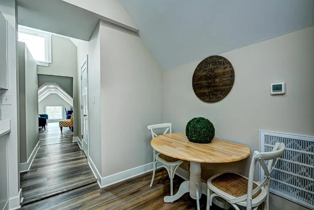 Stylish 1BR Condo 1 Mile To Downtown