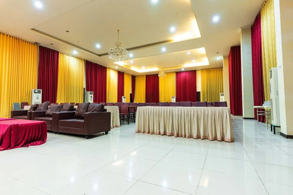 Reddoorz Plus Near Karebosi Area 3