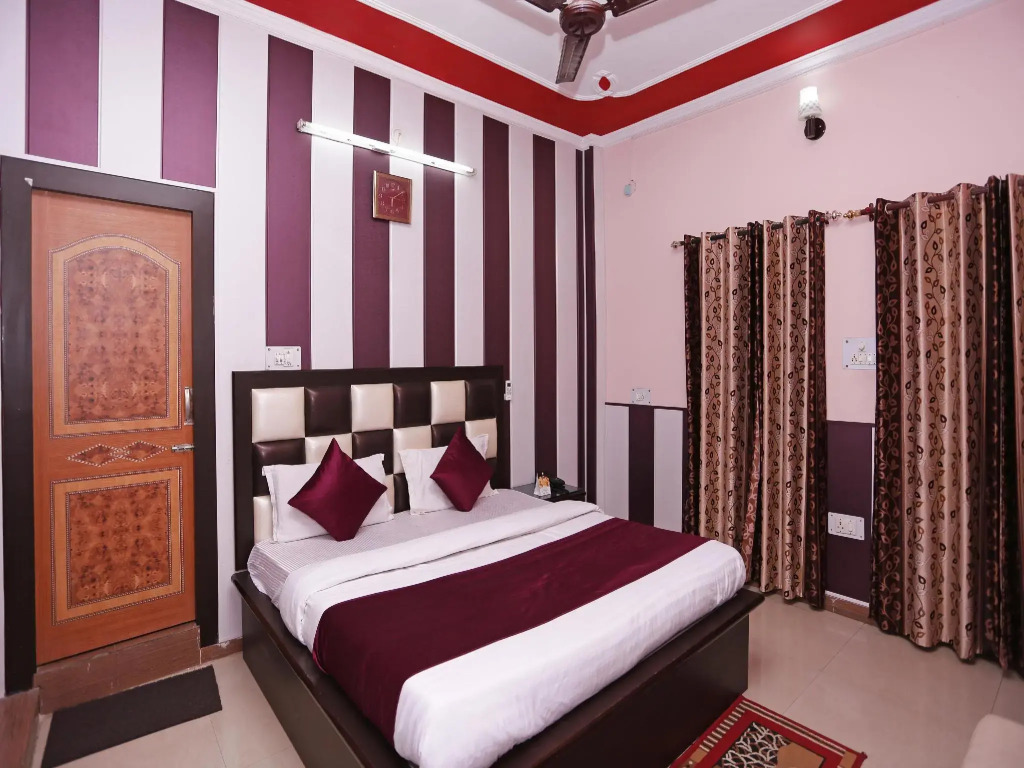 OYO 5851 Mehfil Hotel