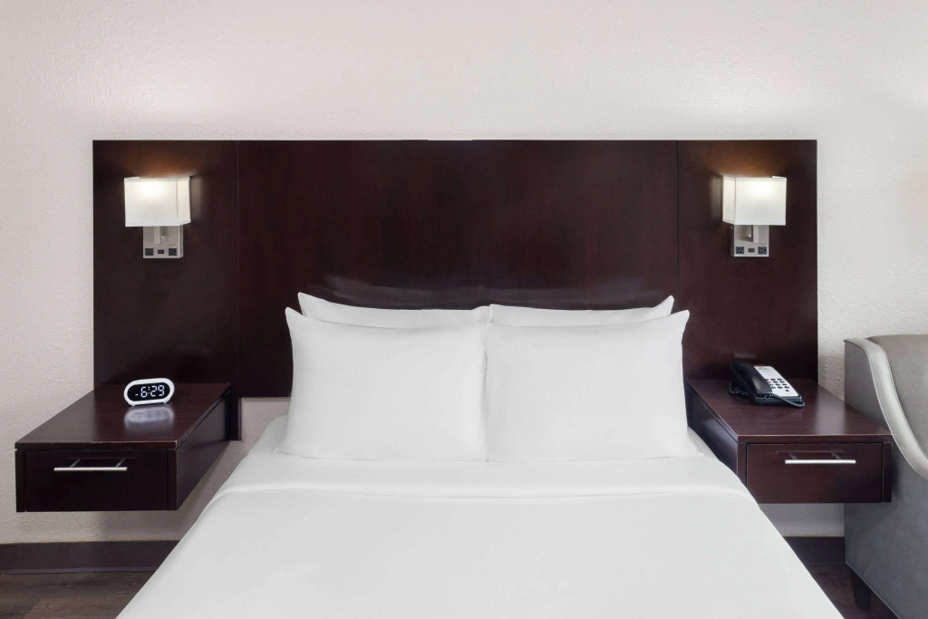 Days Inn by Wyndham Melbourne