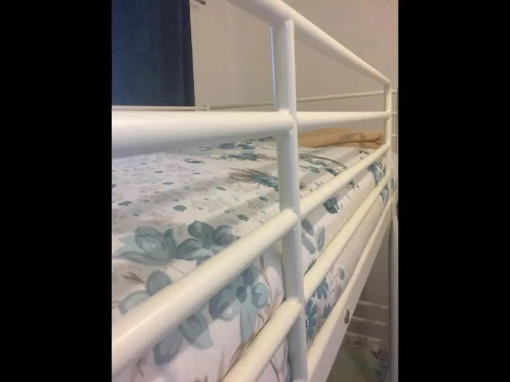 Small Modern Comfortable 2 Bedroom Apartment - Cmyr