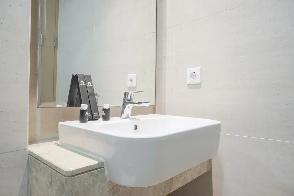 Fancy Designed Studio at Gold Coast Apartment By Travelio