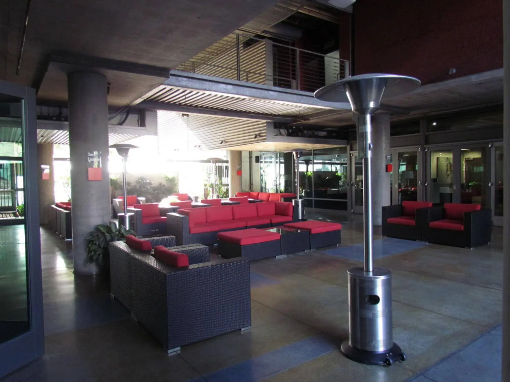 Luxury Loft Next to Staples Center