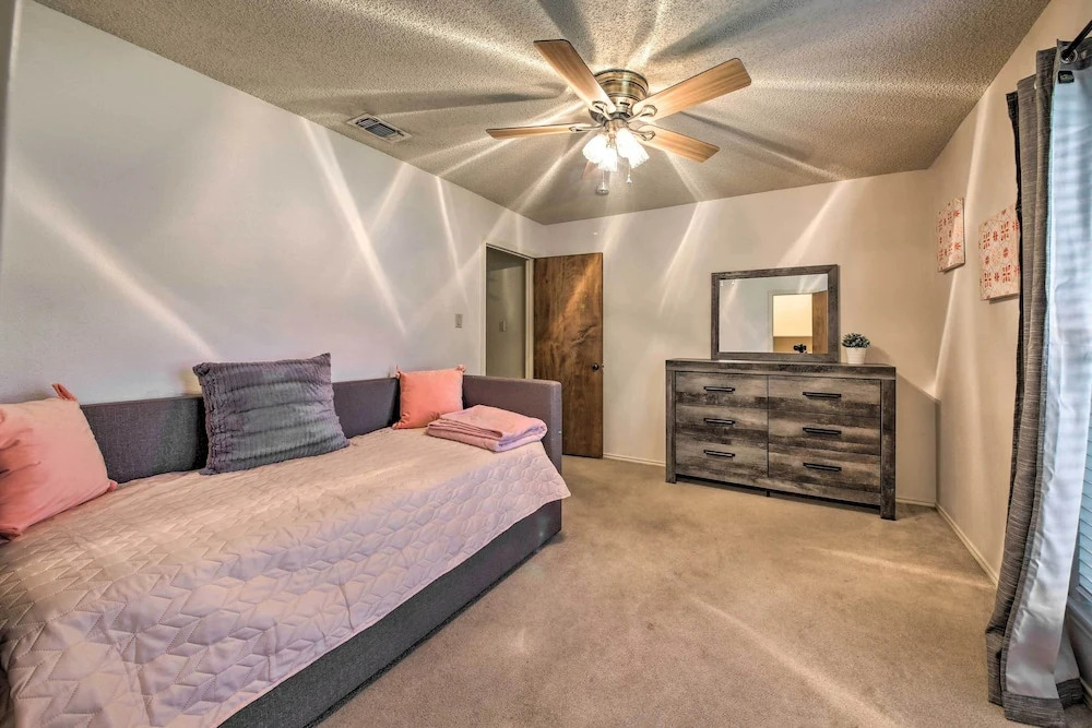 Family-friendly San Antonio Home w/ Hot Tub & Deck