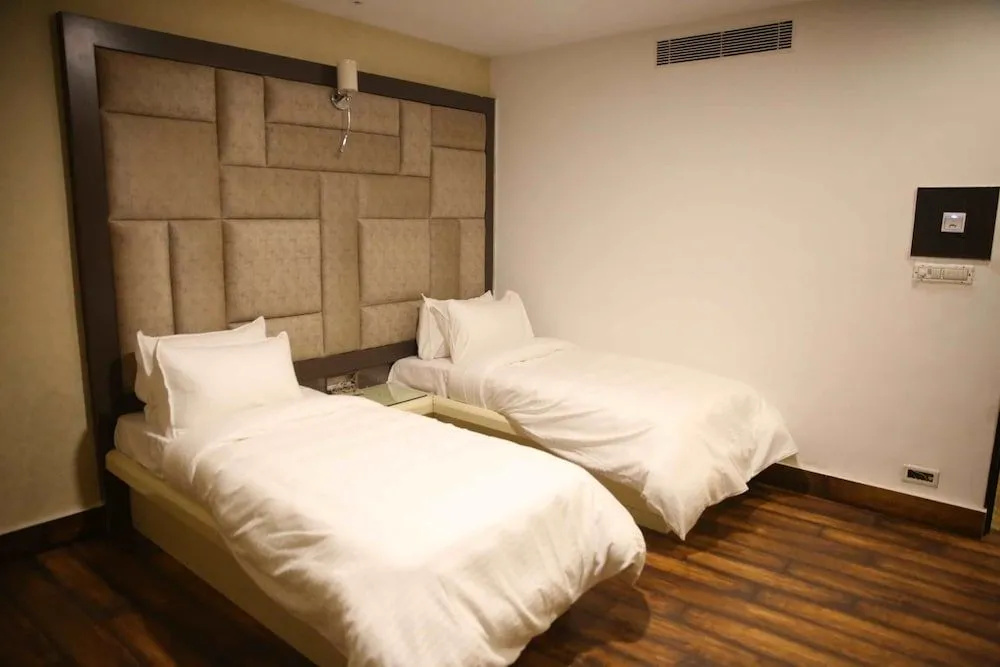 Hotel Harmony Inn