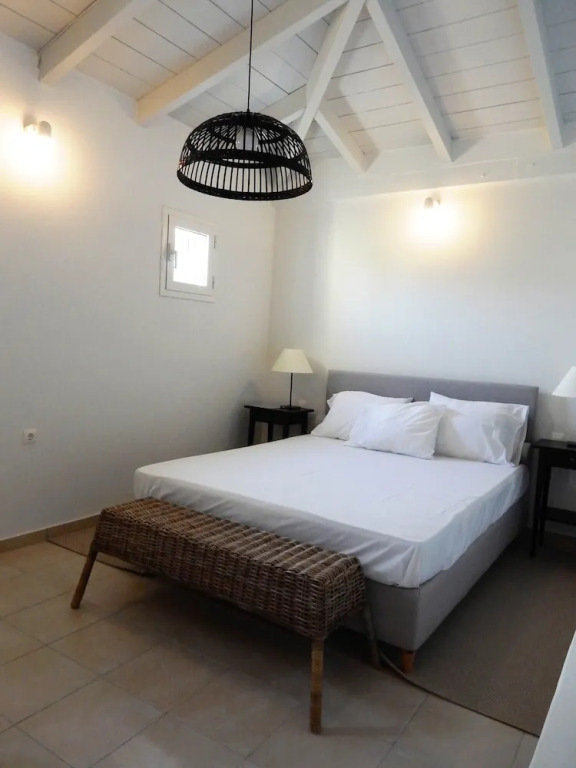 Wonderful Beach Front Villa Perfect for up to 6 People