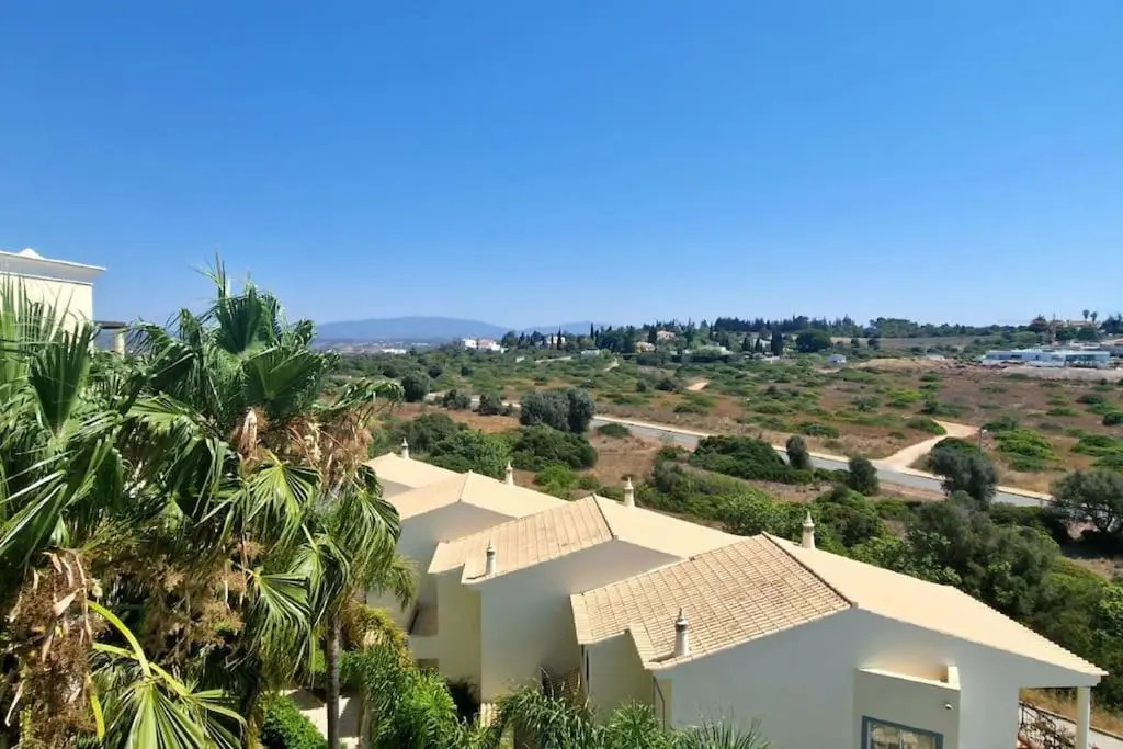 Spacious 3 bedroom apartment with seaview