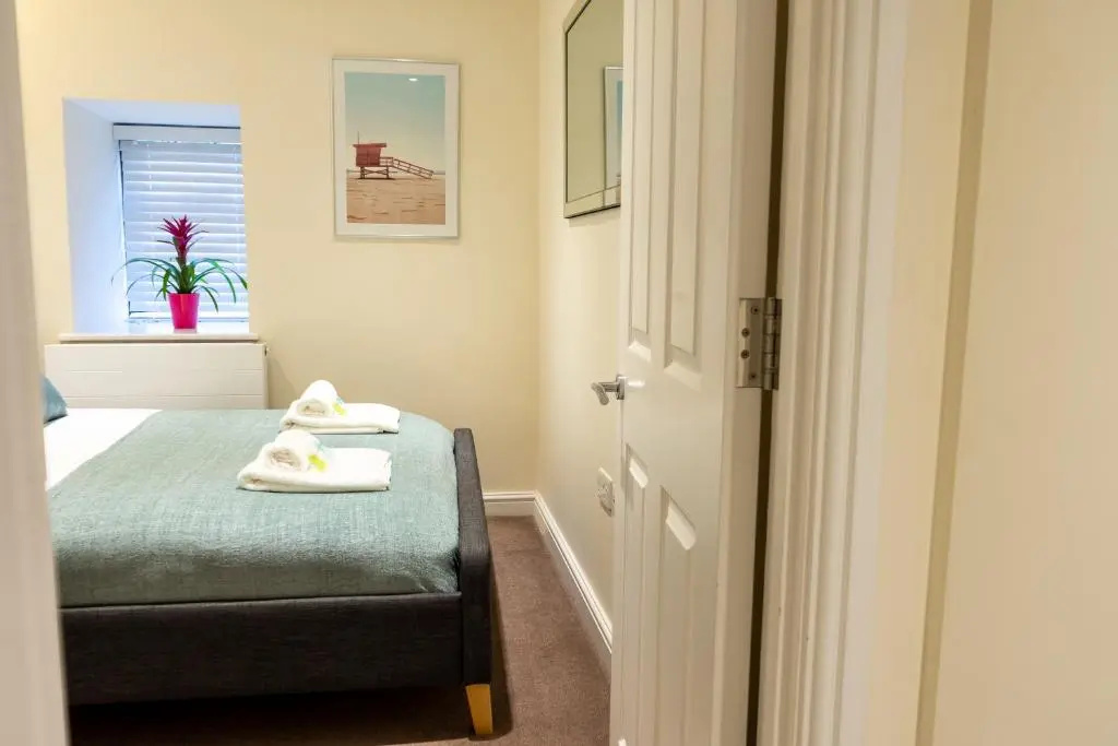Stylish 2 Bed Apartment, Stunning City Centre Location, with FREE Secure, Gated Parking On-Site & Private WiFi, with Private Entrance & Courtyard Garden & Highly Rated