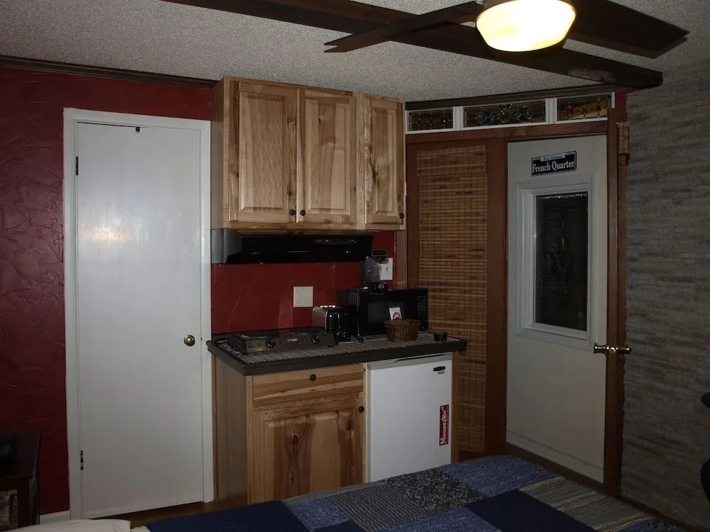 Riverside Motel