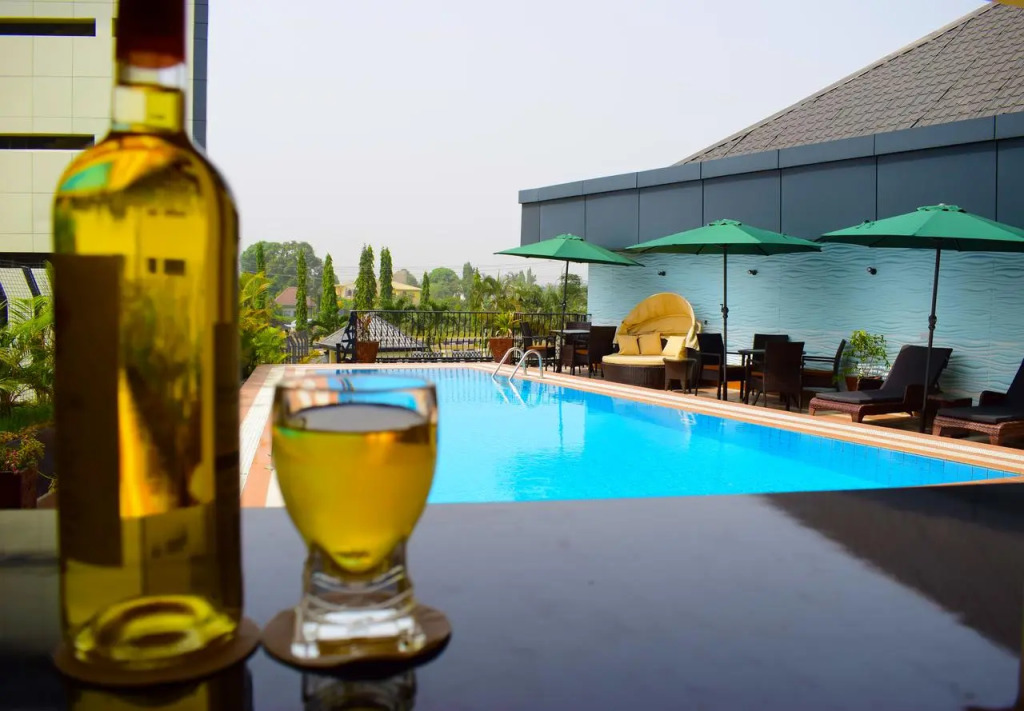 Monty Suites & Golf