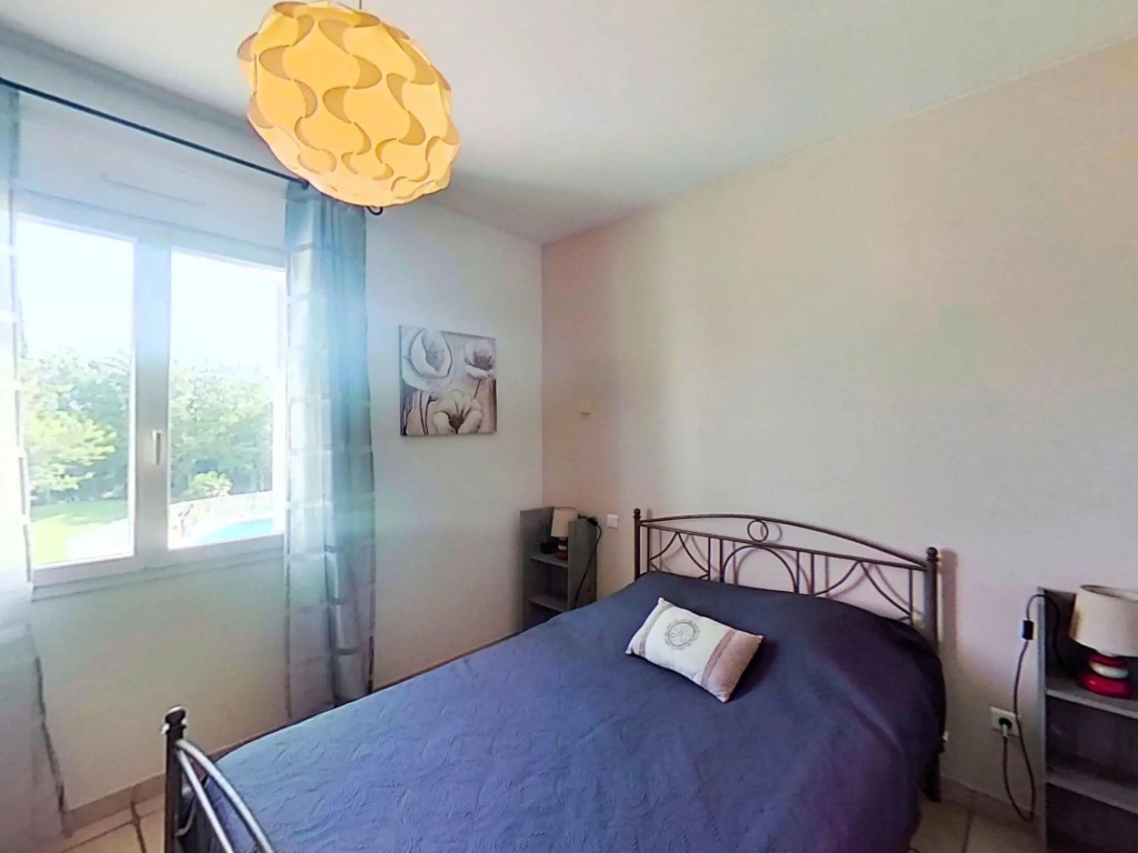 Villa in L'isle-sur-la-sorgue With Pool