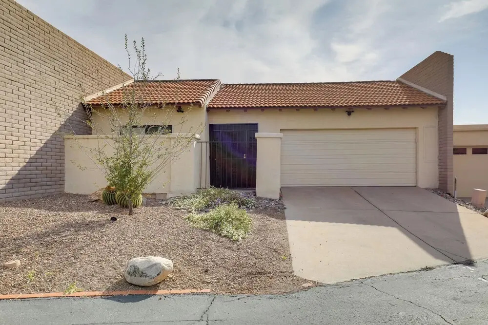 Tucson Townhome w/ Private Patio & Mtn Views!