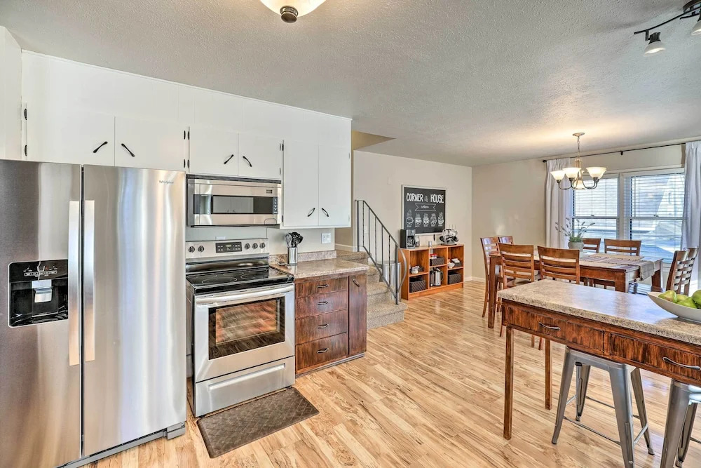 Sioux Center Split-level Home w/ Game Room!